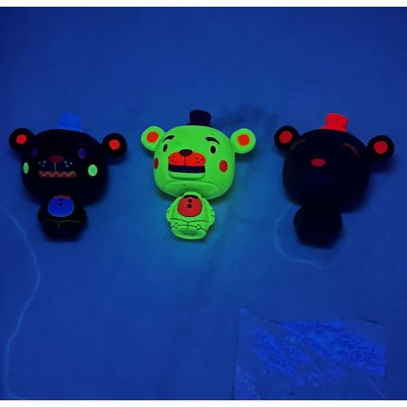 3 Funko Five Nights At Freddys Pint Size Blacklight Freddy Black Green Chocolate - Picture 2 of 12